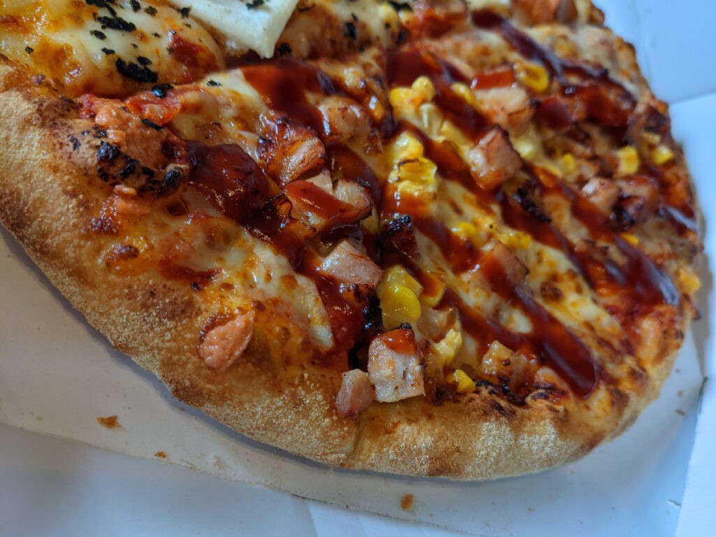 ドミノピザの「ニューオーリンズBBQチキン」のレビュー！たまに食べたくなる味です PizzaLoverJP