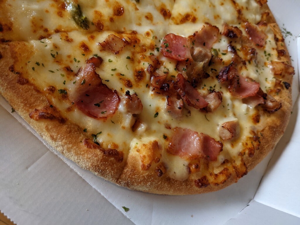  Toppers Pizzaのチキンベーコンランチピザのレシピ