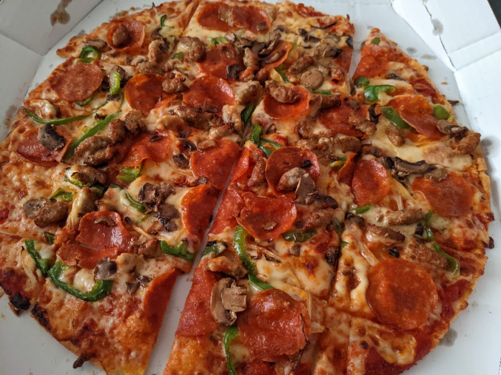 ドミノピザの「ウルトラクリスピークラスト」ってどう？他の生地と比べて味や食べ応えは？ PizzaLoverJP