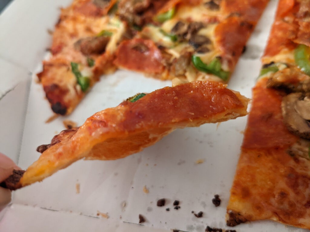 ドミノピザの「ウルトラクリスピークラスト」ってどう？他の生地と比べて味や食べ応えは？ PizzaLoverJP