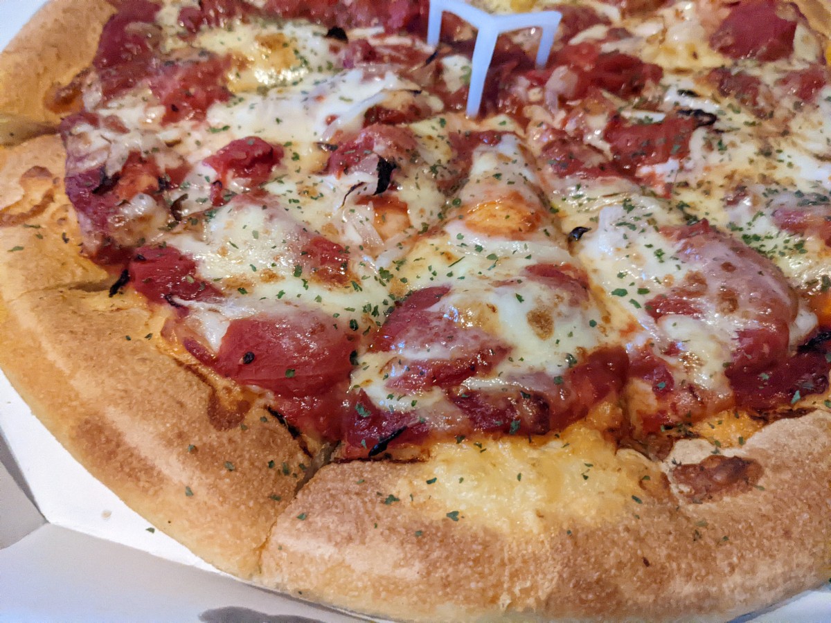 完熟トマトのチーズ＆チーズのパンピザ