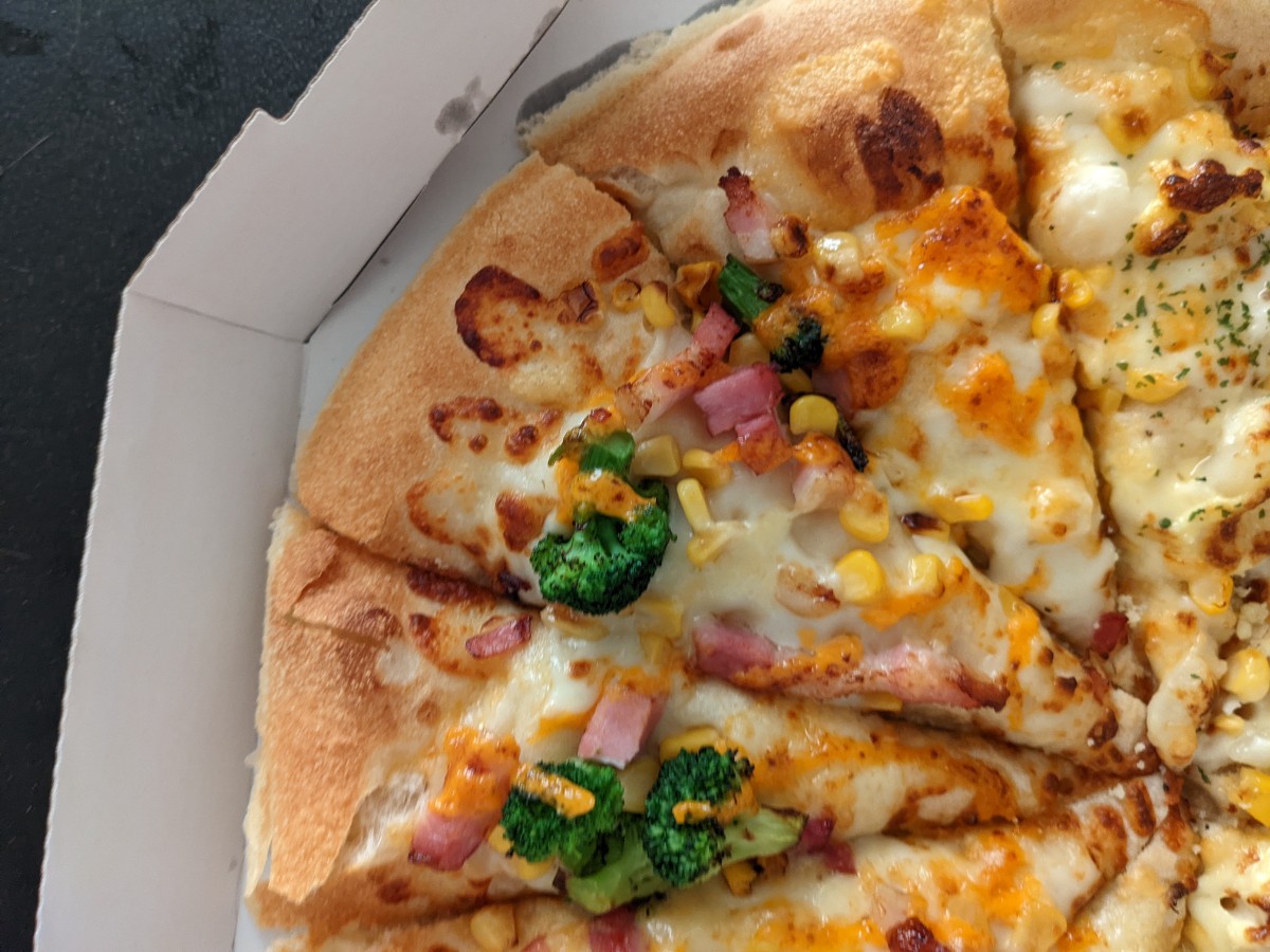 ピザハットのうまうまオーロラソースピザ