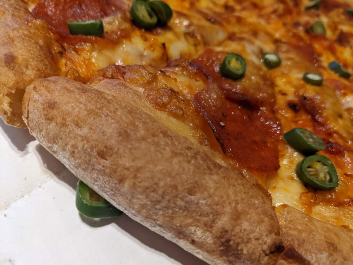 セラーノペッパー～熟成サラミの旨辛ピザ～の生地