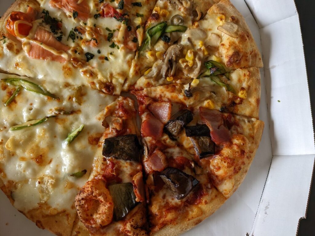 ドミノピザ「秋のクワトロ・産直ドミノ」を食べてみた!4種の味それぞれをレビュー! - PizzaLoverJP