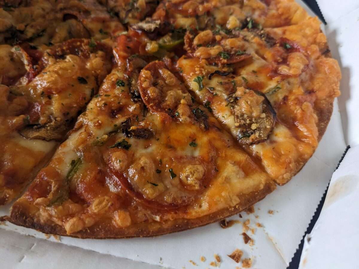 ピザーラ「ミックスピザ」のミミ