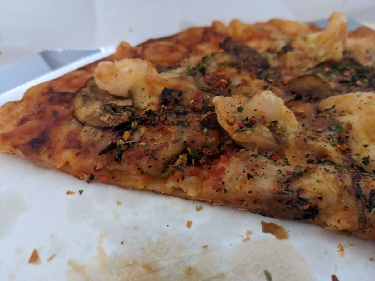 ピザーラ「魚介のピザ」の断面