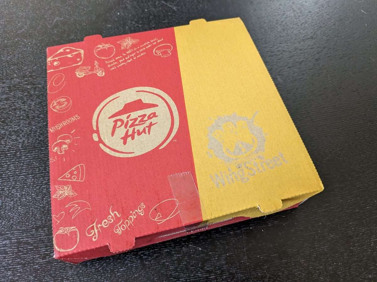 ピザハット「骨付きチキン」の箱