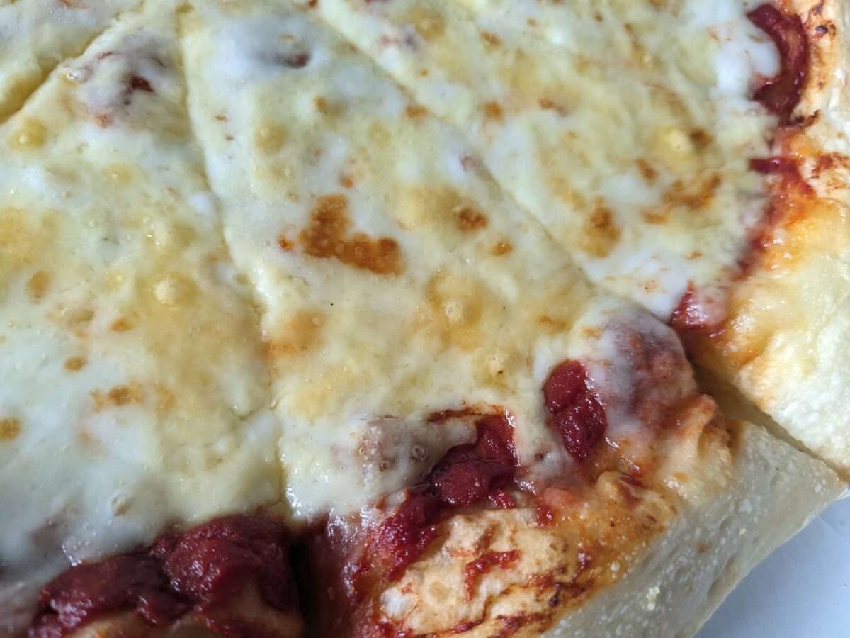 ピザハット「たっぷりチーズ＆チーズ」のチーズ