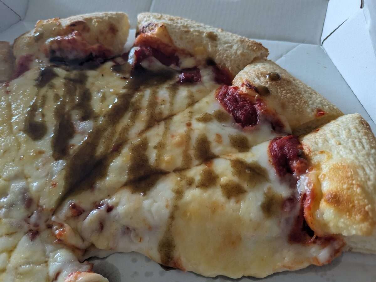 ピザハット「たっぷりチーズ＆チーズ」にグリーンチリソース