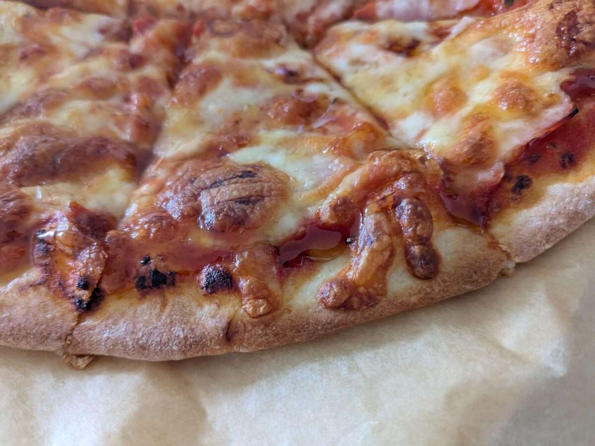 自家製ピザのミミ