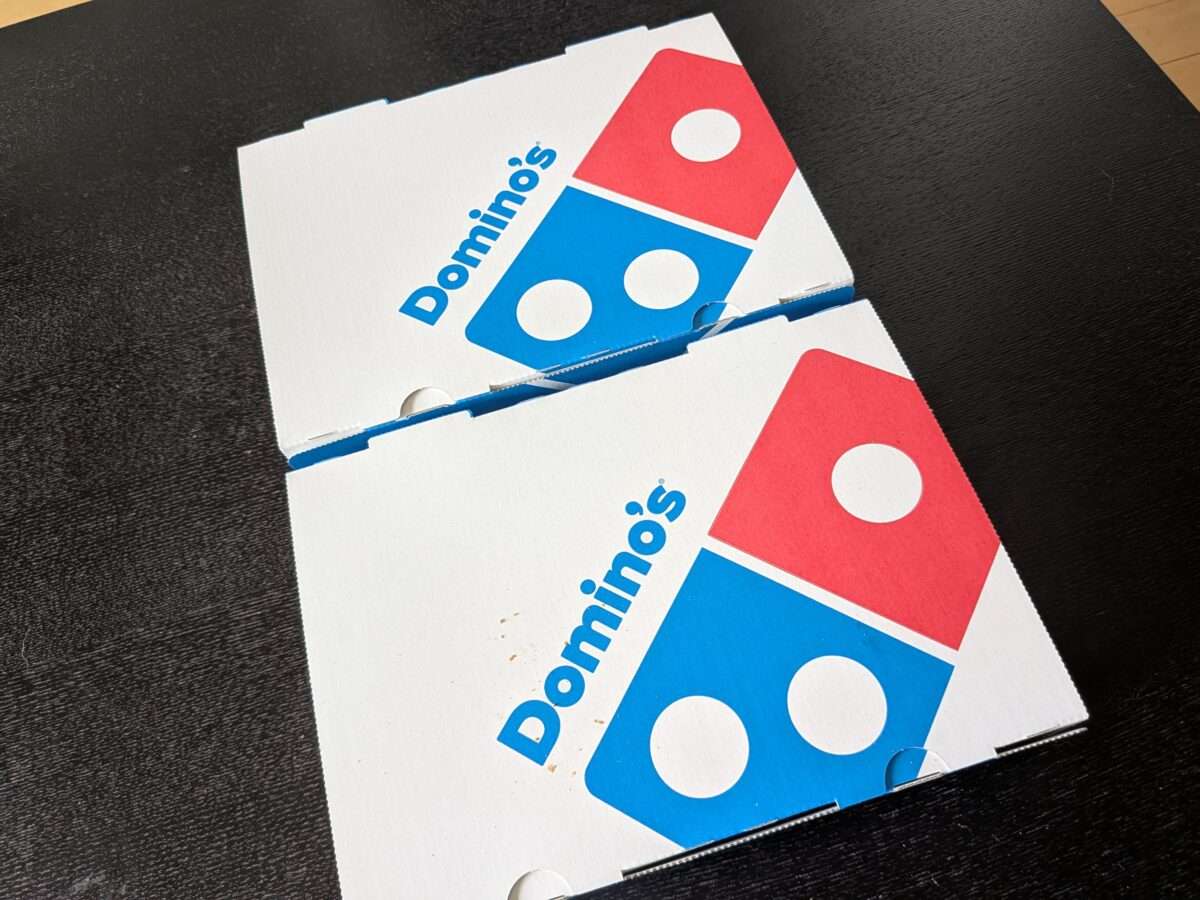 クリスピッツァバーガーの箱