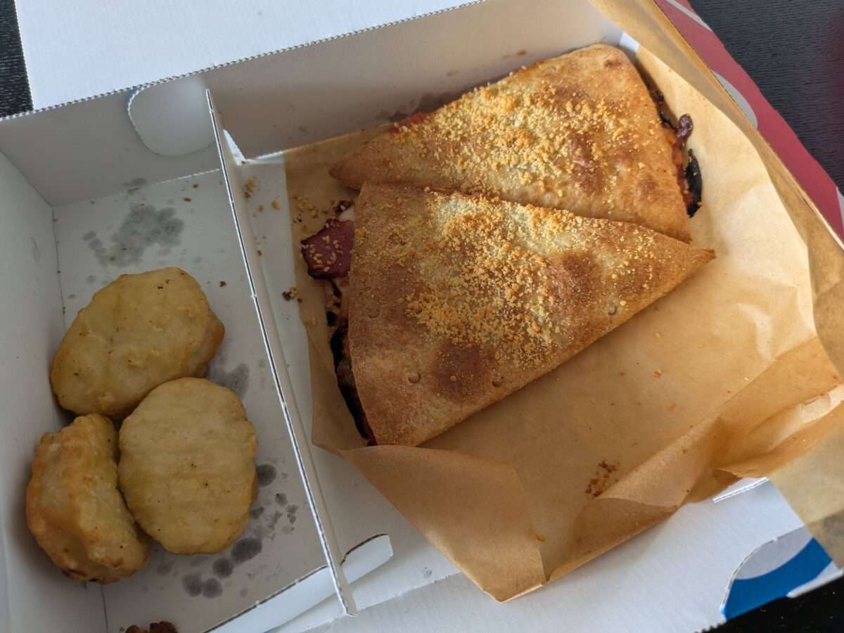 クリスピッツァバーガーとナゲット