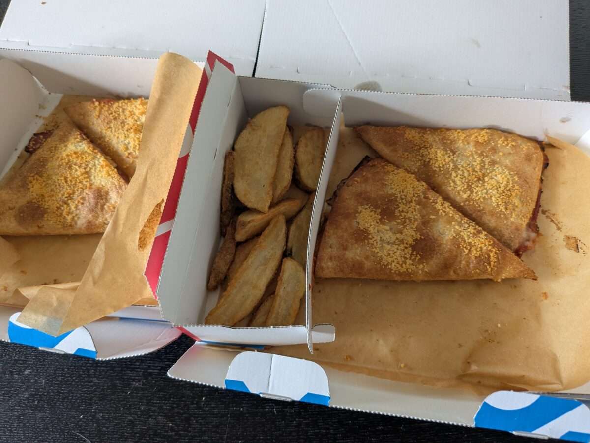 クリスピッツァバーガー開封