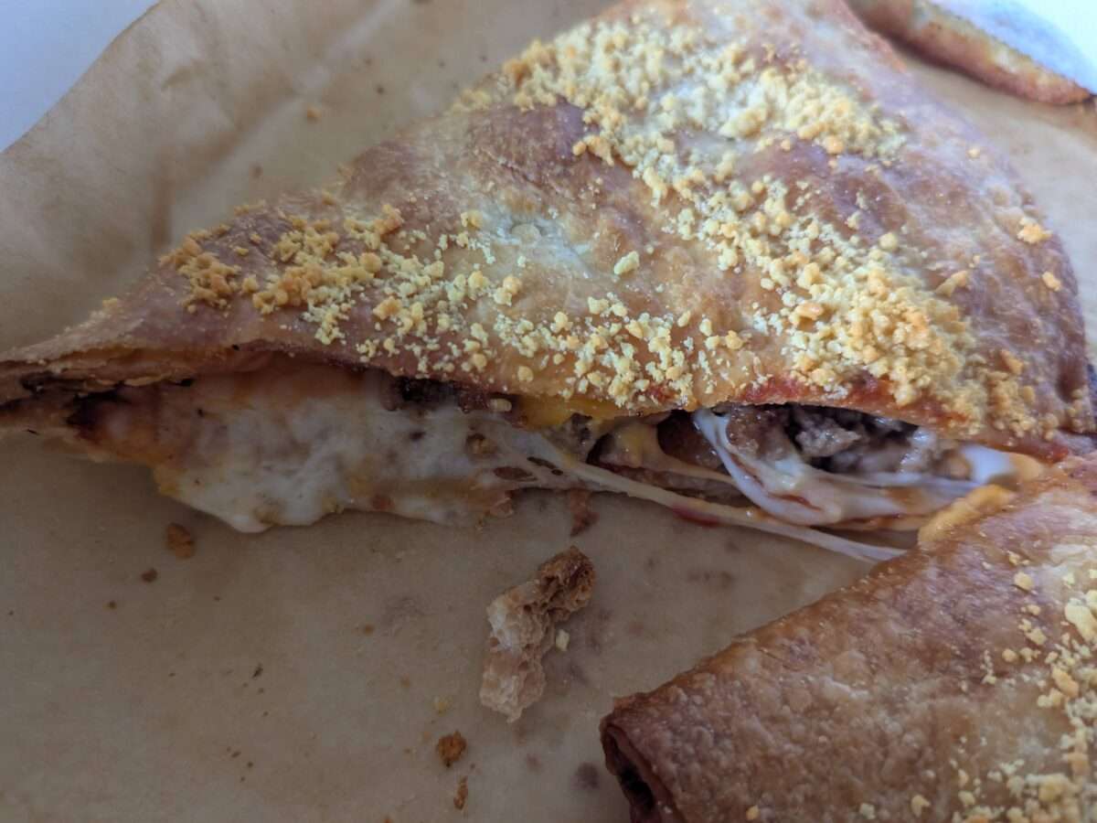 クリスピッツァバーガー横から