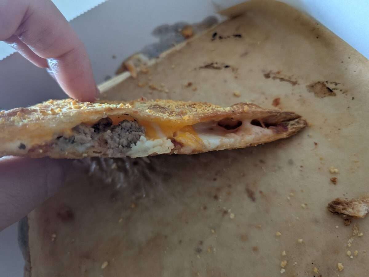 クリスピッツァバーガーの後ろ側