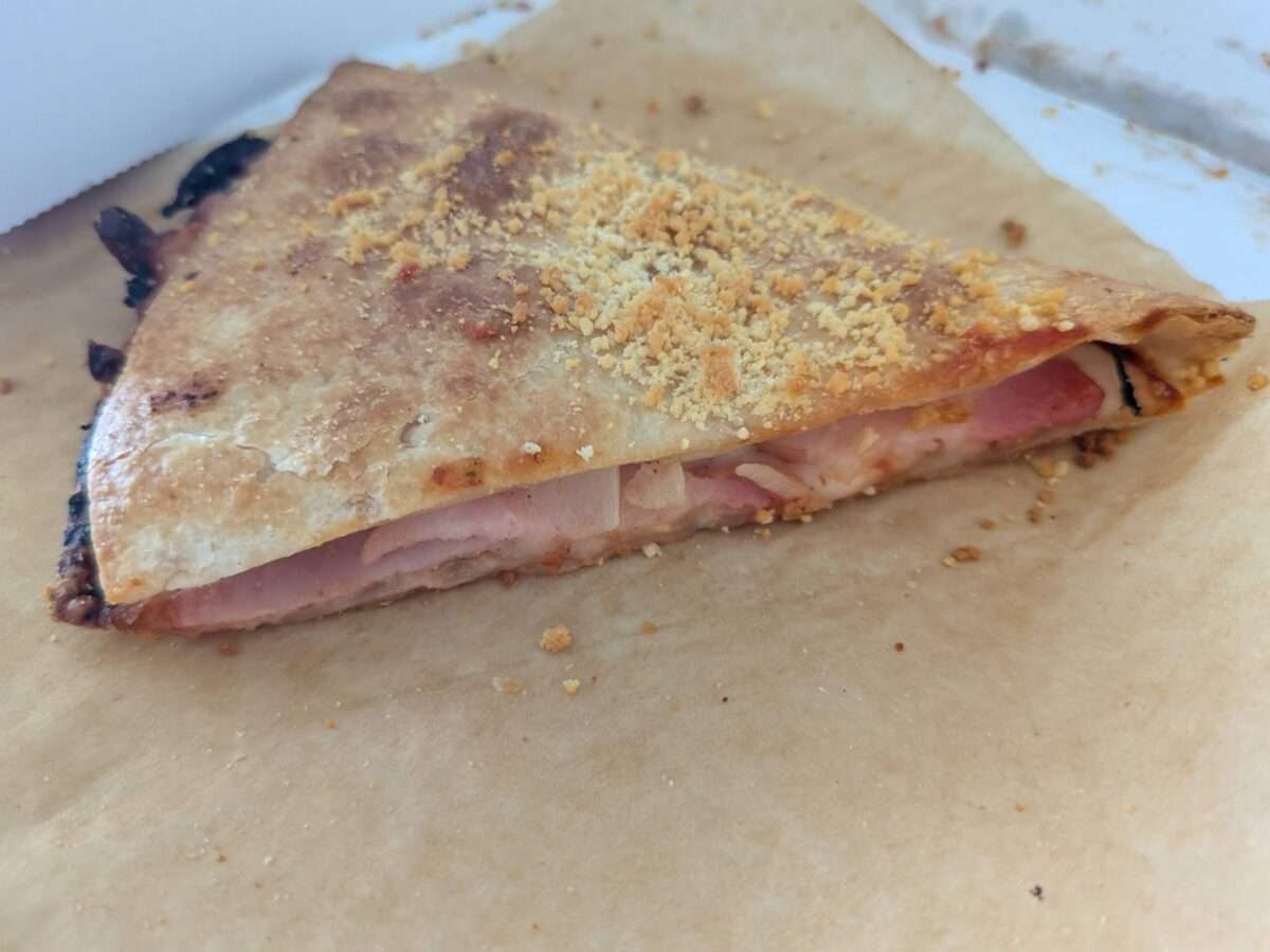 クリスピッツァバーガー横から