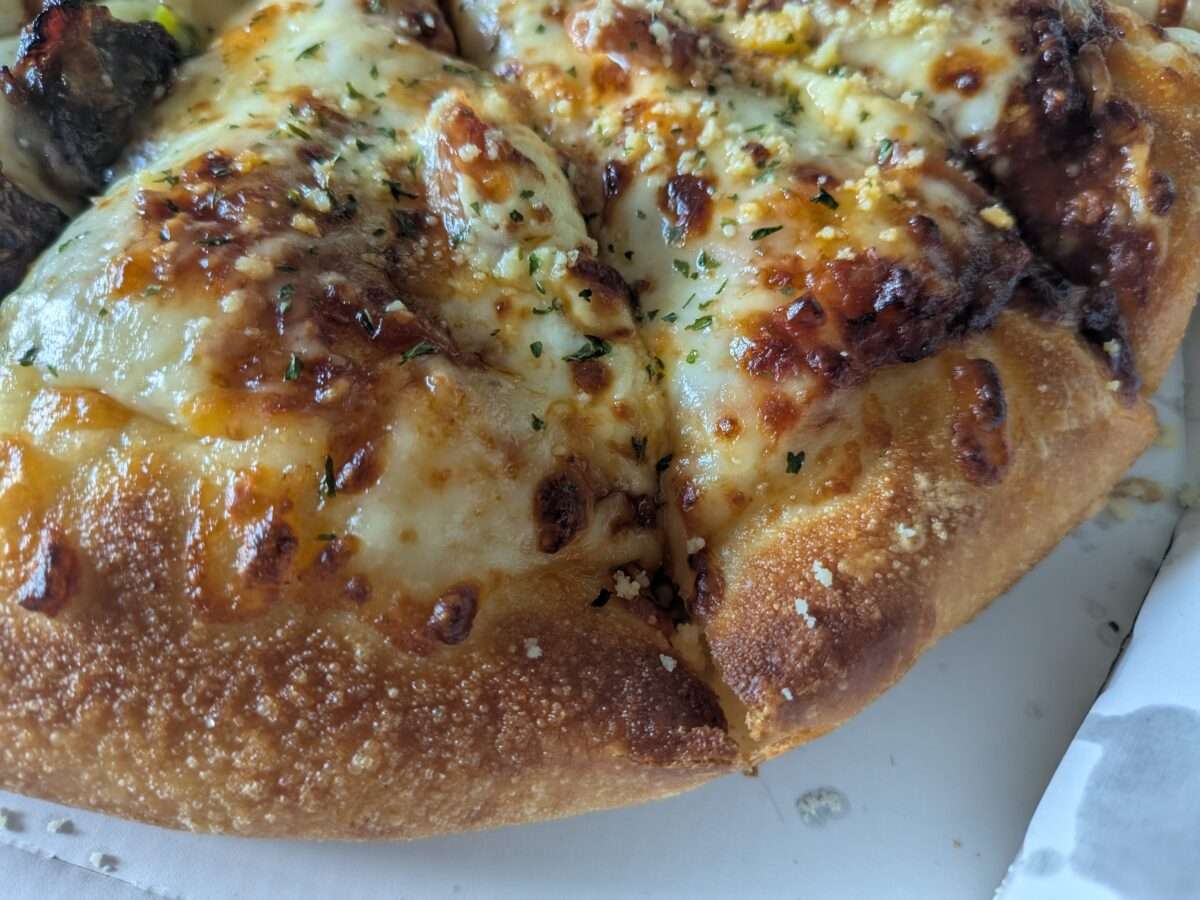 ピザハット「とろけるチーズミートソース」の生地
