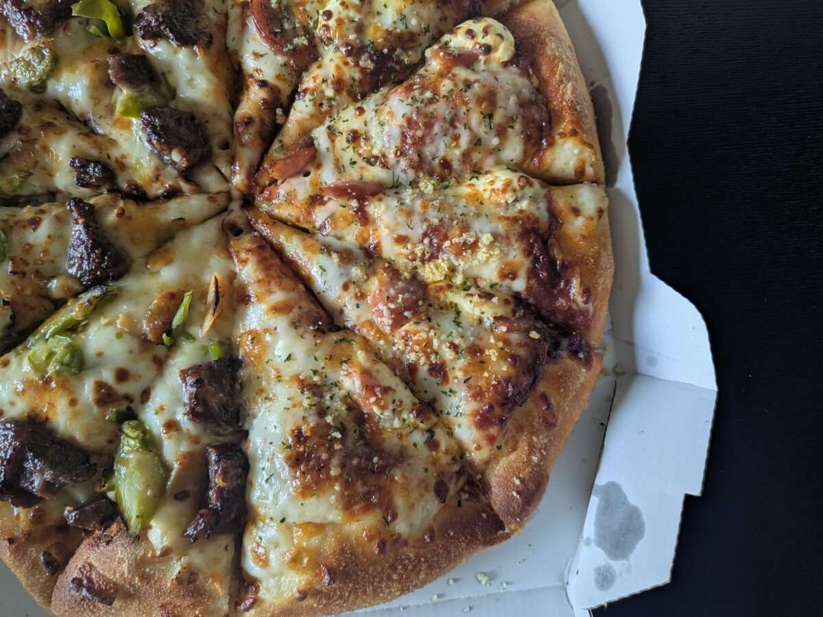 ピザハット「とろけるチーズミートソース」