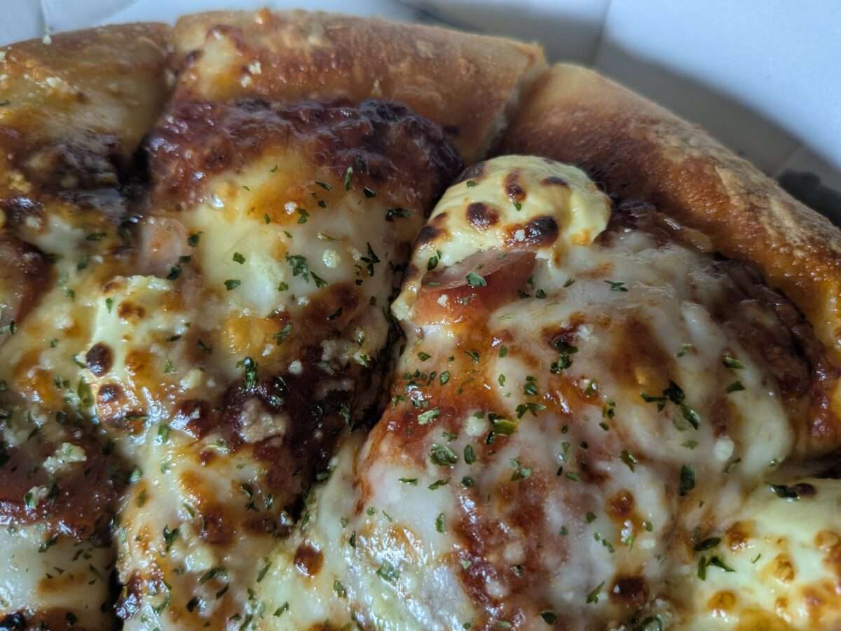 ピザハット「とろけるチーズミートソース」の味は？