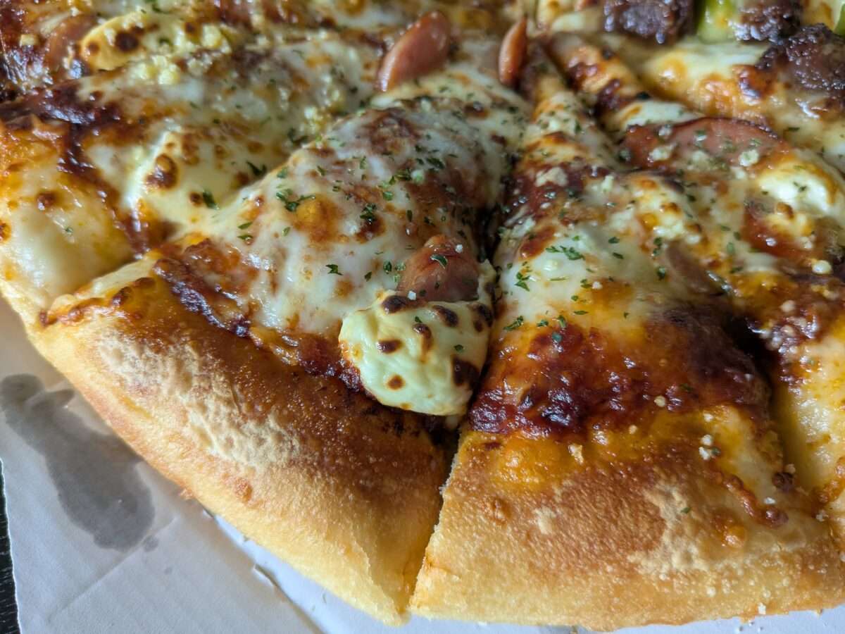 ピザハット「とろけるチーズミートソース」のミミ
