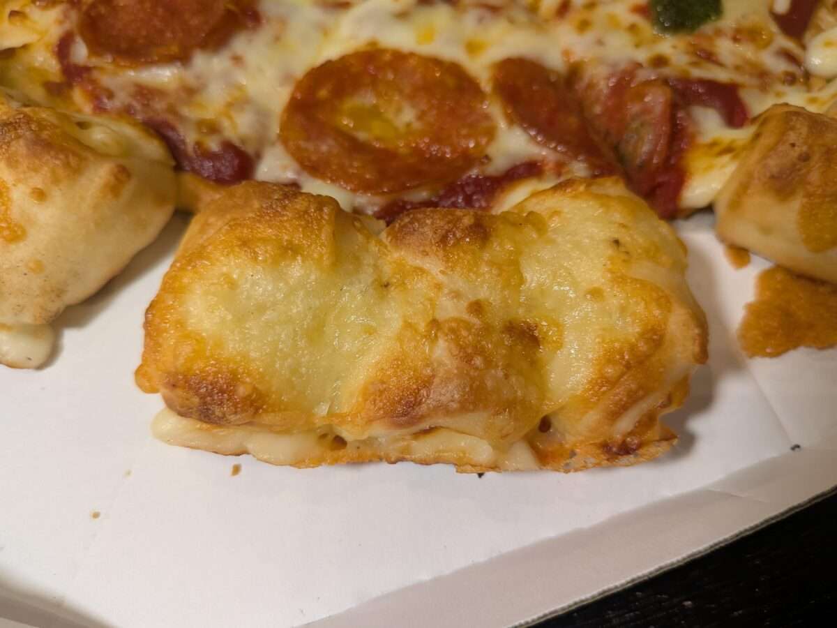 ピザハット「チージーロール生地」3つ