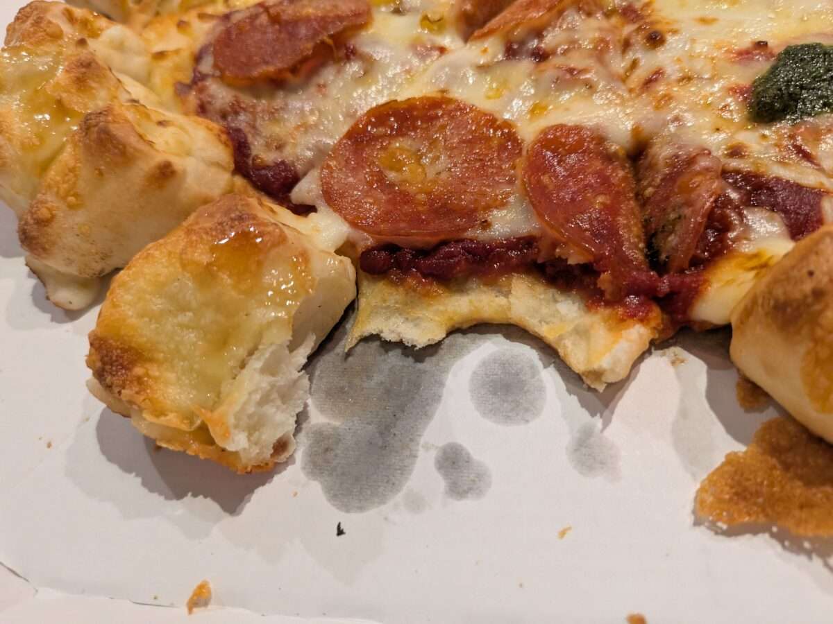ピザハット「チージーロール生地」1つだけ