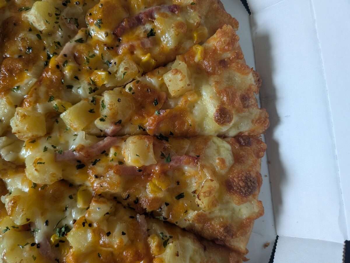 ピザーラ「芳醇チェダーチーズ＆ベーコンポテト」のトッピング