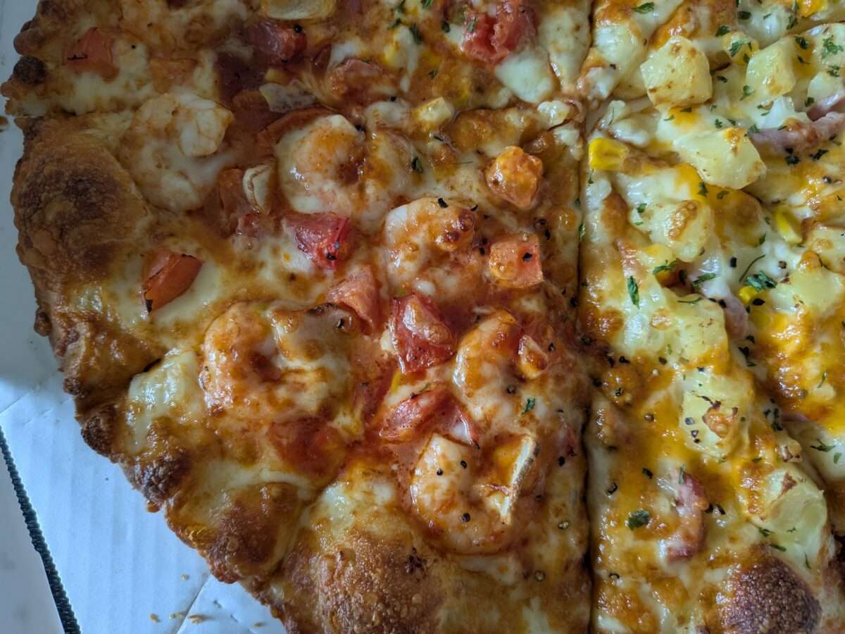 ピザーラレッドホットシュリンプのミミ側