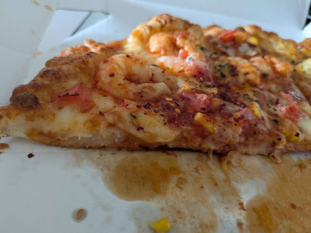 ピザーラレッドホットシュリンプ横から