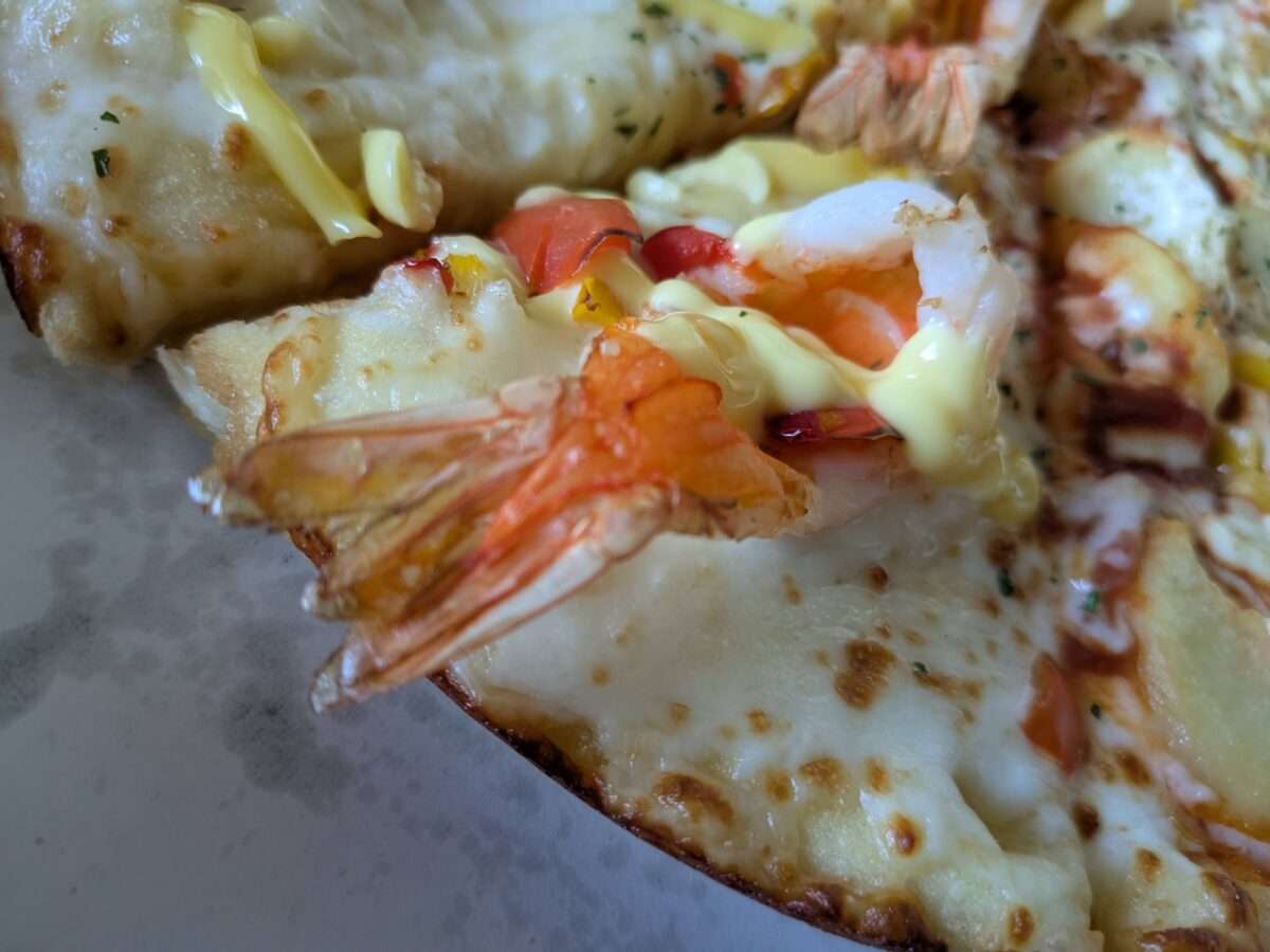 ドミノピザ「ダンシングレモンマヨシュリンプ」のパンピザ生地