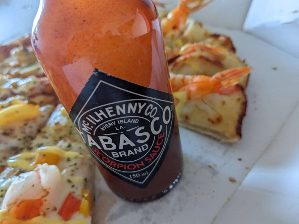 ドミノピザ「ダンシングレモンマヨシュリンプ」とスコーピオンソース