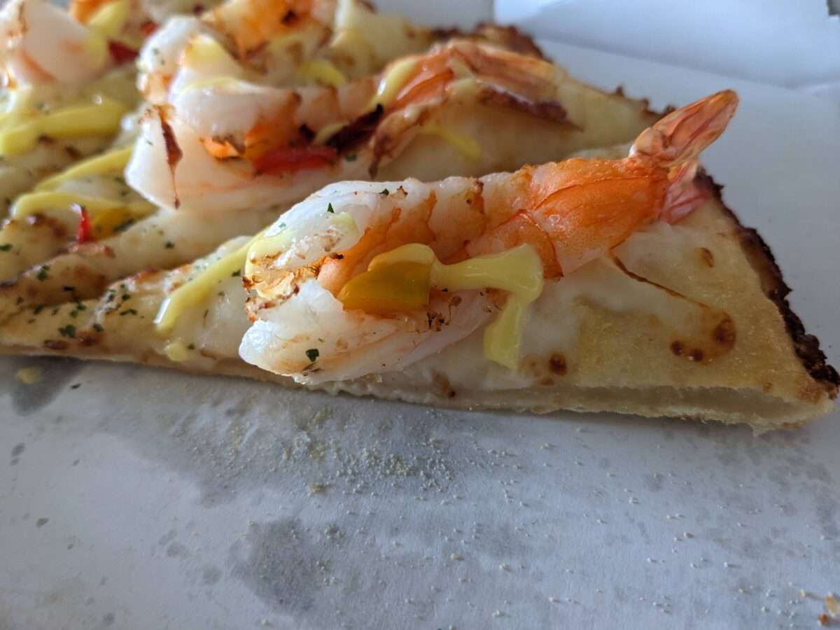 生地が生焼けのドミノピザ「ダンシングレモンマヨシュリンプ」