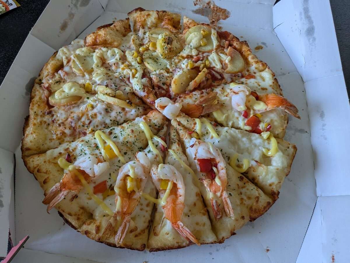 ドミノピザ「本ズワイガニのポテトマヨ」と「ダンシングマヨシュリンプ」のハーフ&ハーフ