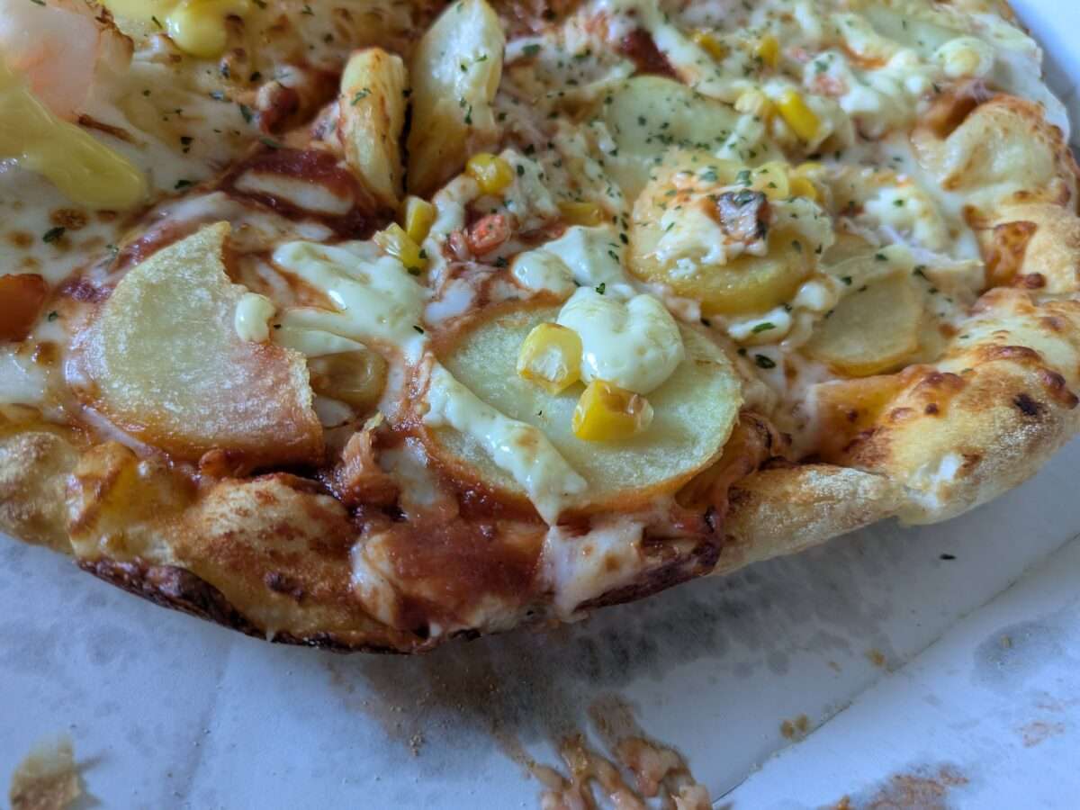 ドミノピザ「本ズワイガニのポテトマヨ」のパンピザ生地