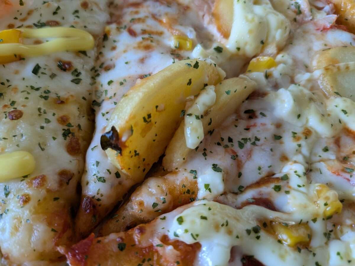 ドミノピザ「本ズワイガニのポテトマヨ」の先端