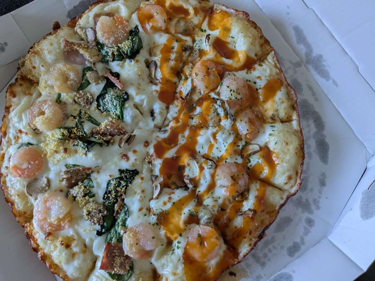 ドミノピザ「ぷりっと海老のハーフ＆ハーフ」