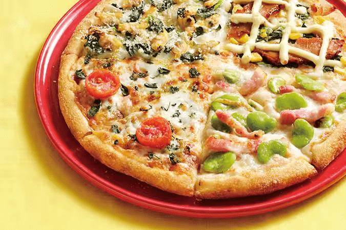 ドミノピザの「あさりと桜えびの春クワトロ」