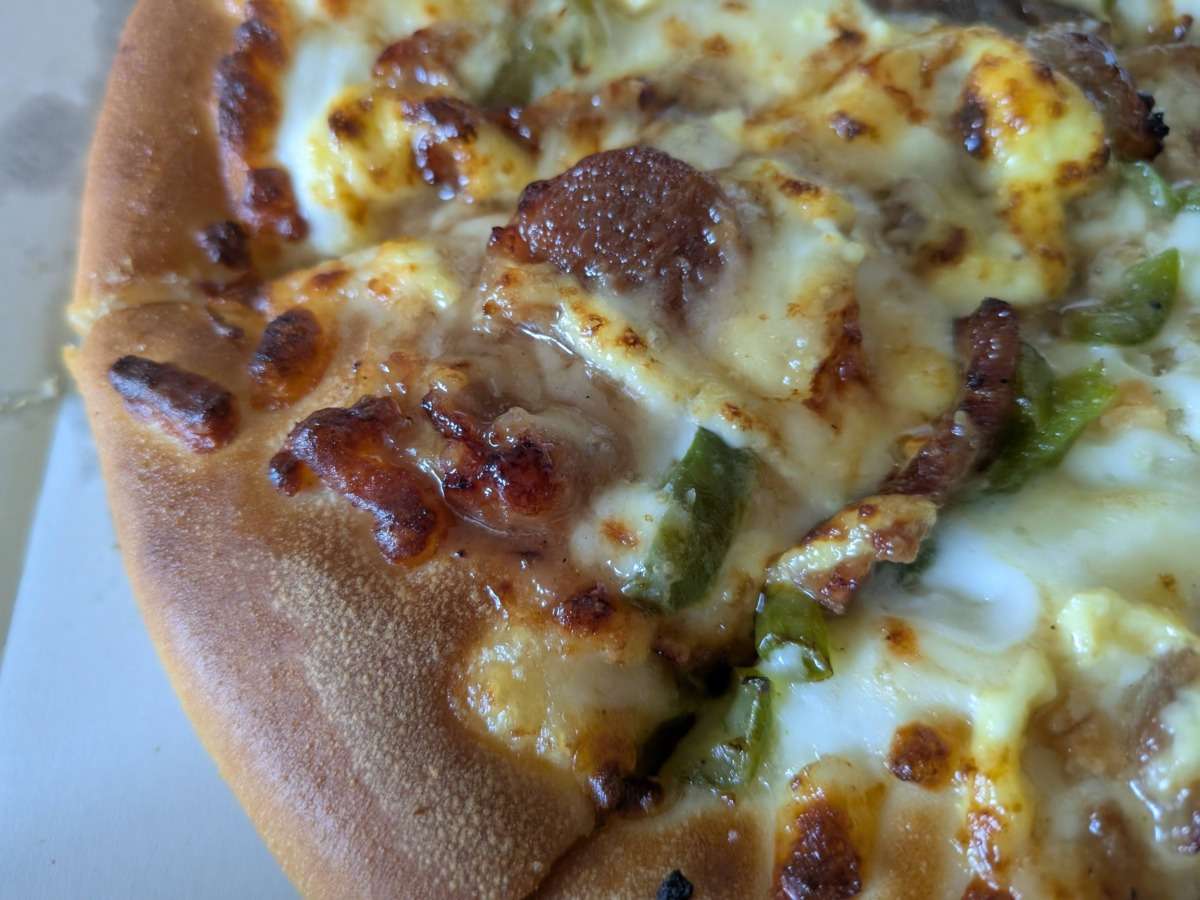 ピザハット「炭火焼黒豚醤油マヨ」のミミ