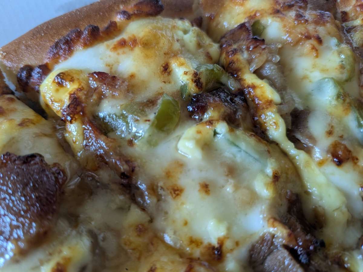 ピザハット「炭火焼黒豚醤油マヨ」のチーズ