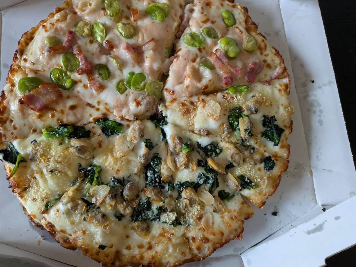 「あさりと菜の花のホワイトソース」と「パンチェッタとそら豆の桜えびソース」