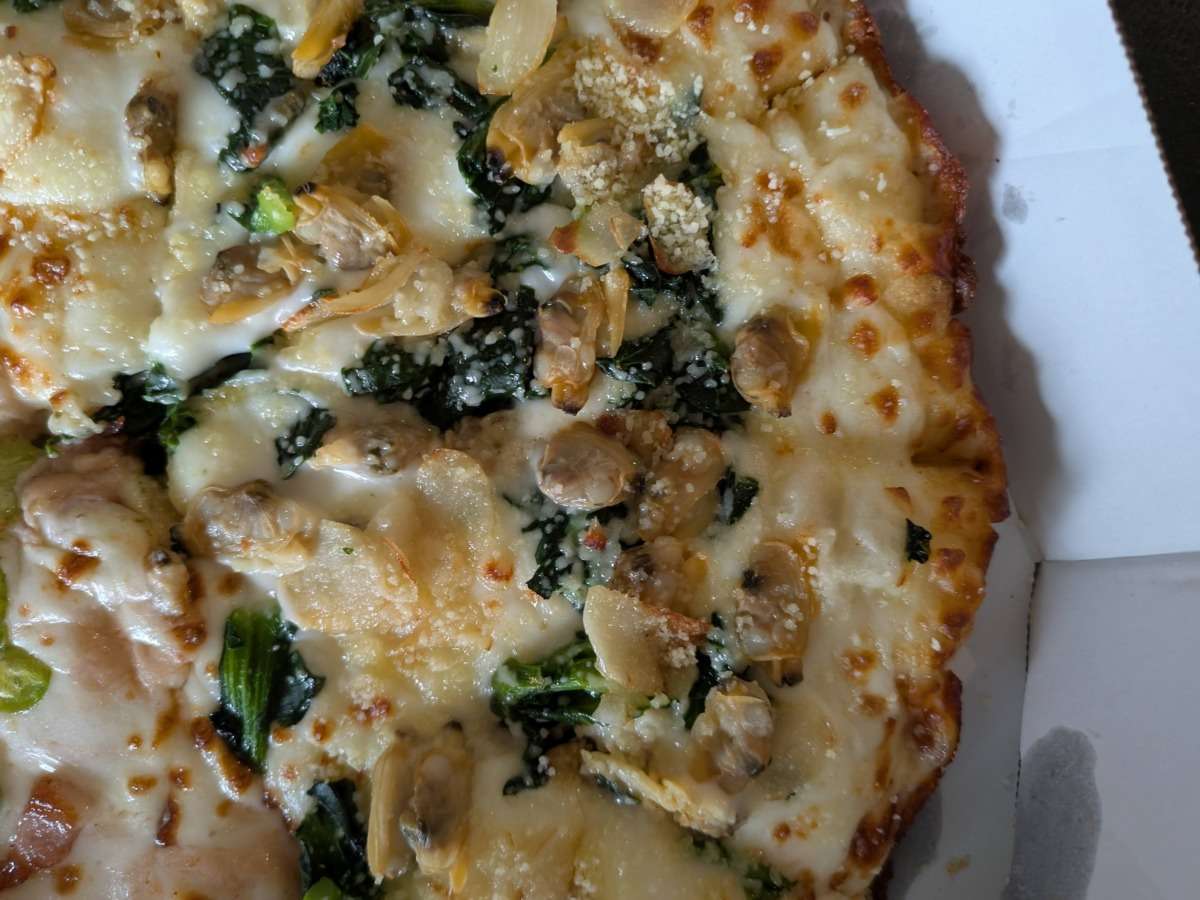 「あさりと菜の花のホワイトソース」のトッピング