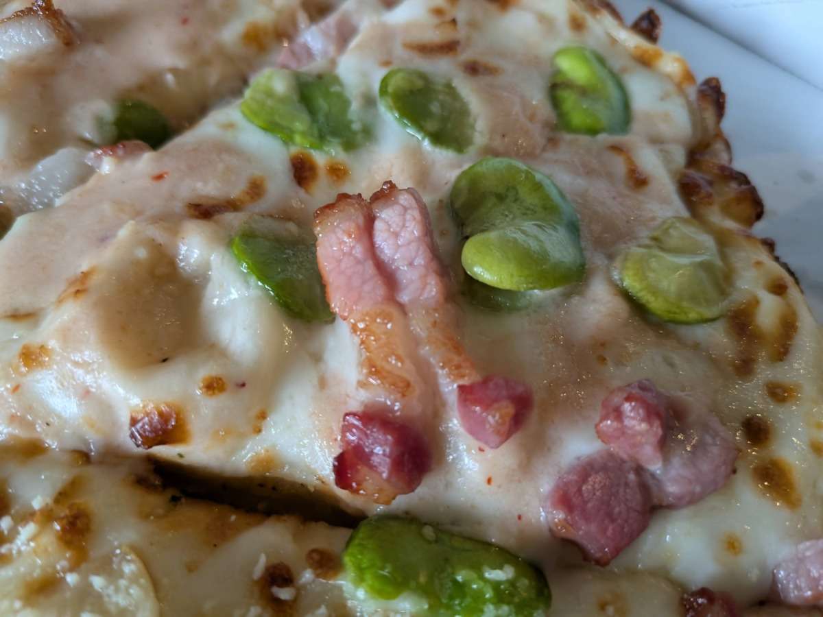 「パンチェッタとそら豆の桜えびソース」のパンチェッタ