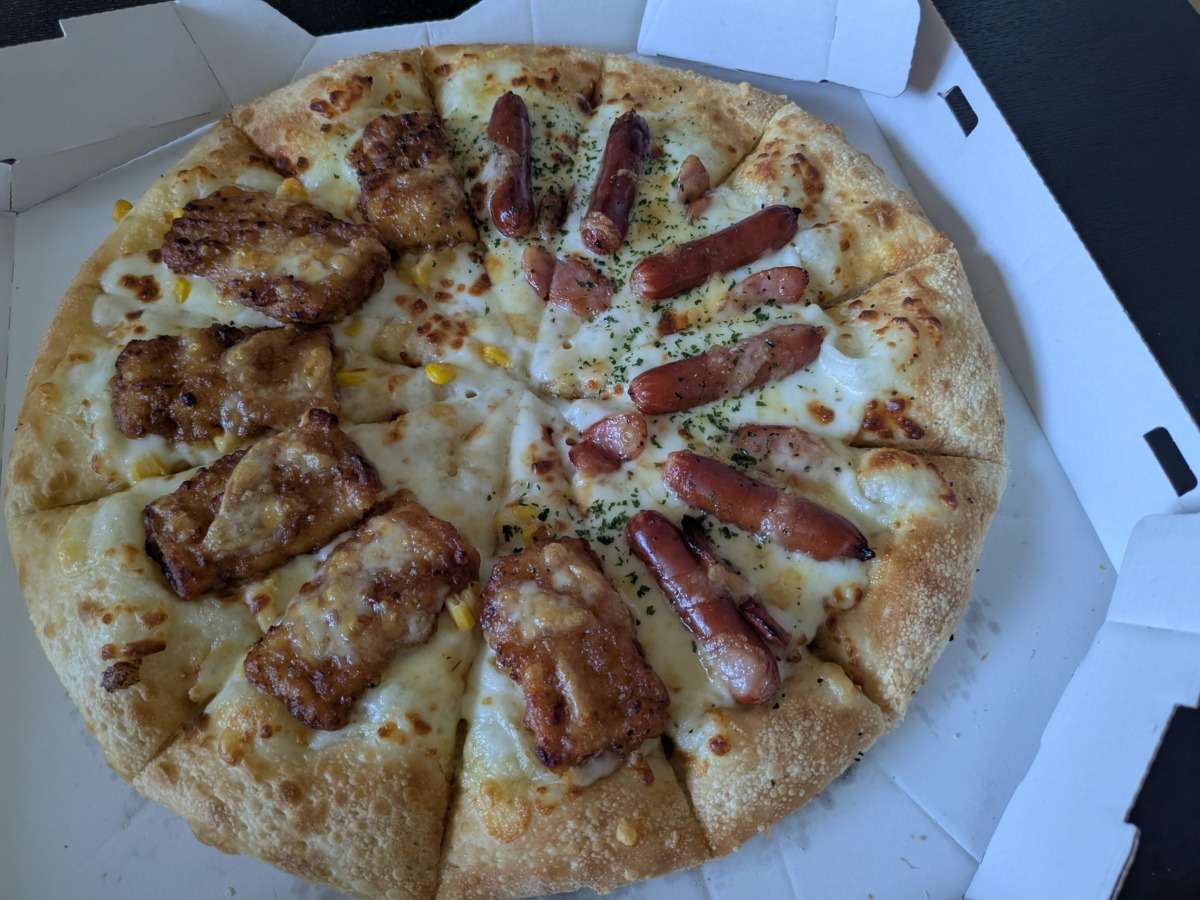 ピザハット「宮崎名物 たっぷりタルタルチキン南蛮」タルタルソースかける前
