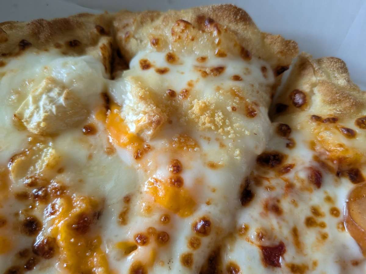 ドミノピザ「ワールドチーズ」のパルメザンチーズ