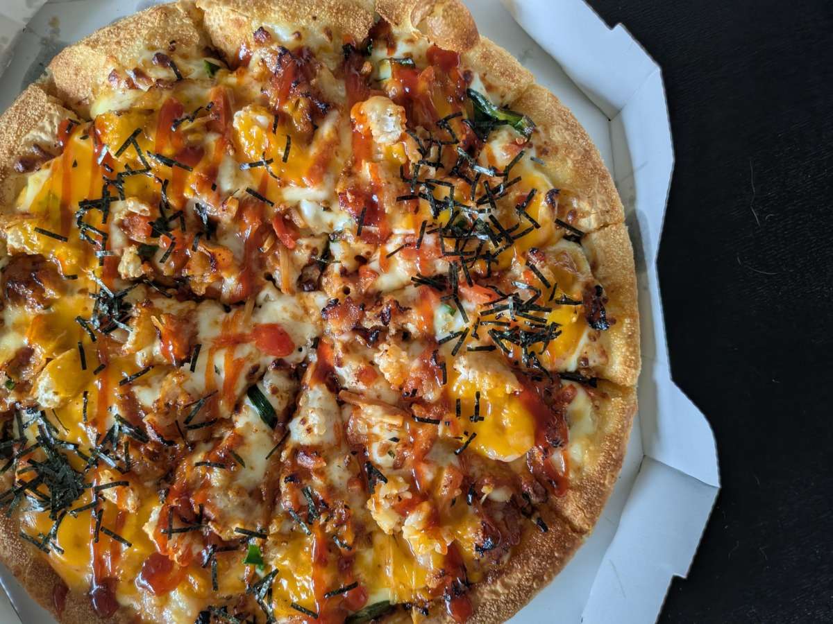 「とろ～り卵の​石焼風チーズビビンバ」と「とろ～り卵の石焼風えびぷりビビンバ」