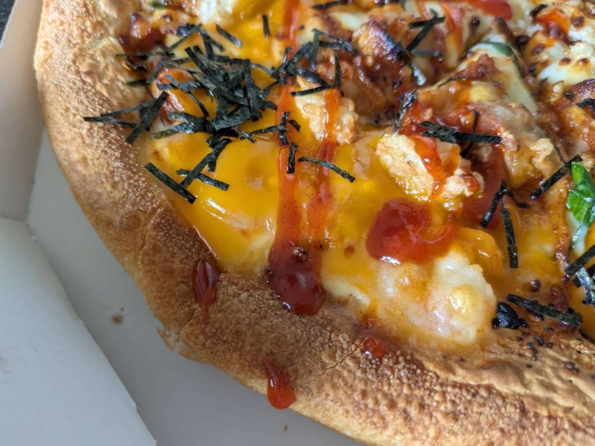 「とろ～り卵の​石焼風チーズビビンバ」と「とろ～り卵の石焼風えびぷりビビンバ」のミミ