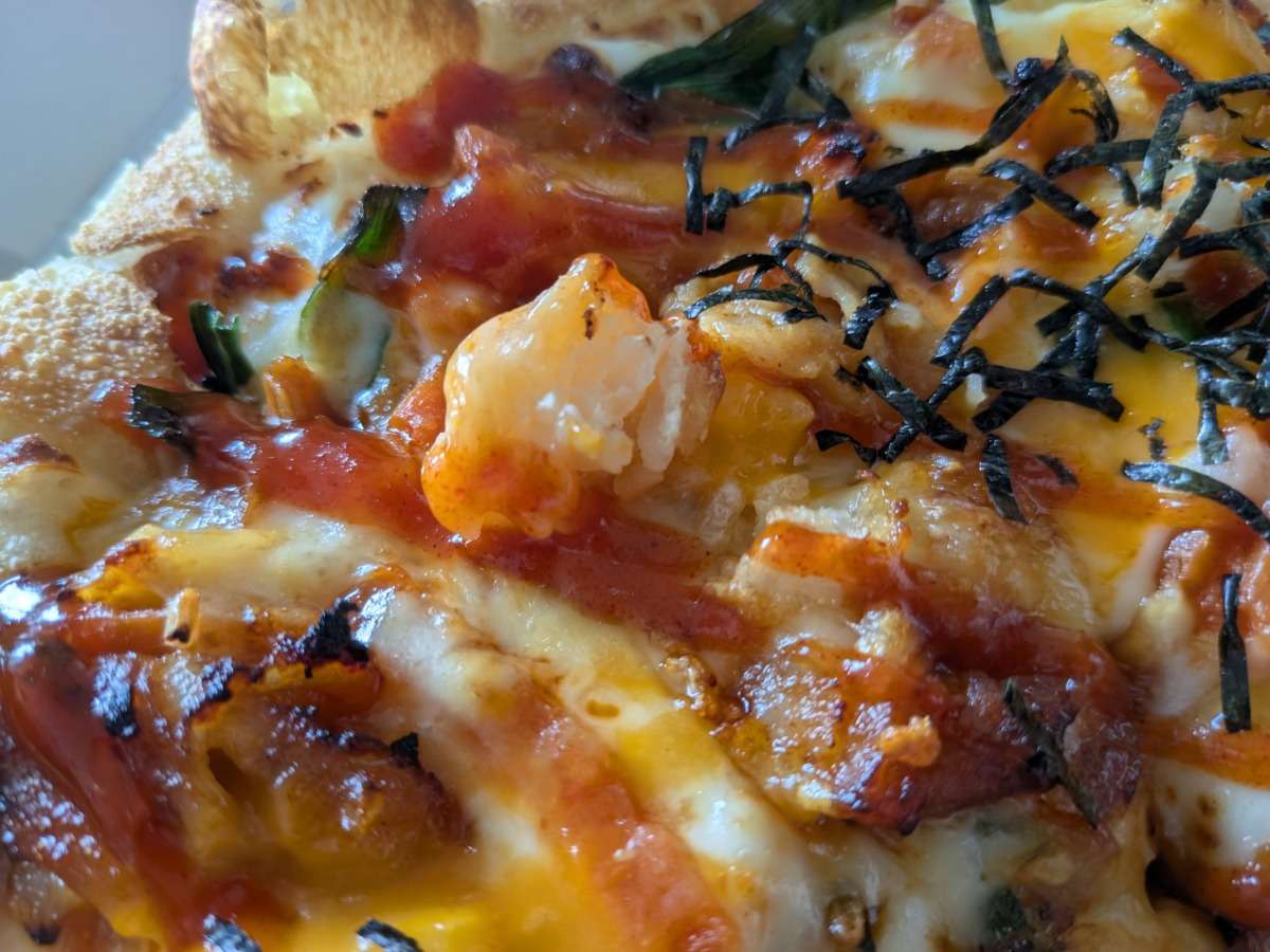 「とろ～り卵の​石焼風チーズビビンバ」と「とろ～り卵の石焼風えびぷりビビンバ」の具材