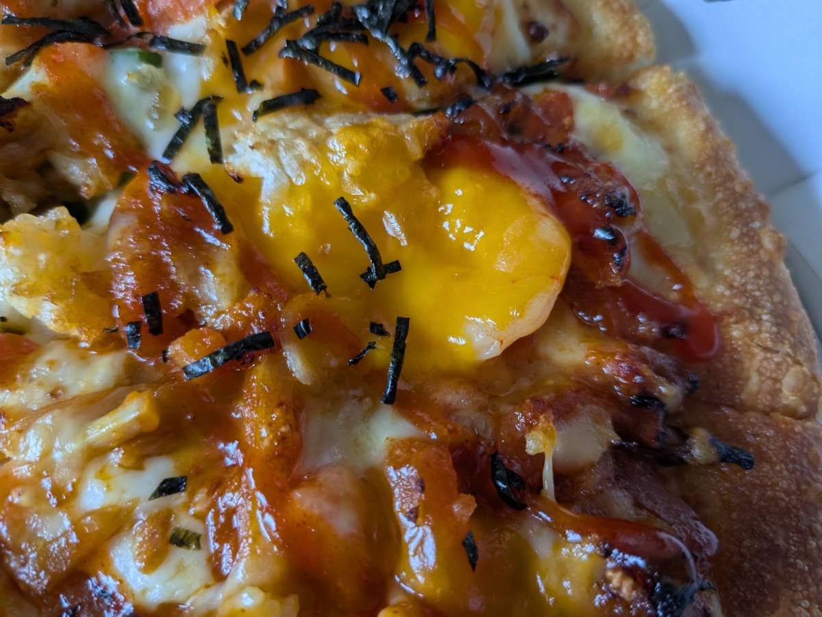 「とろ～り卵の​石焼風チーズビビンバ」と「とろ～り卵の石焼風えびぷりビビンバ」の海老