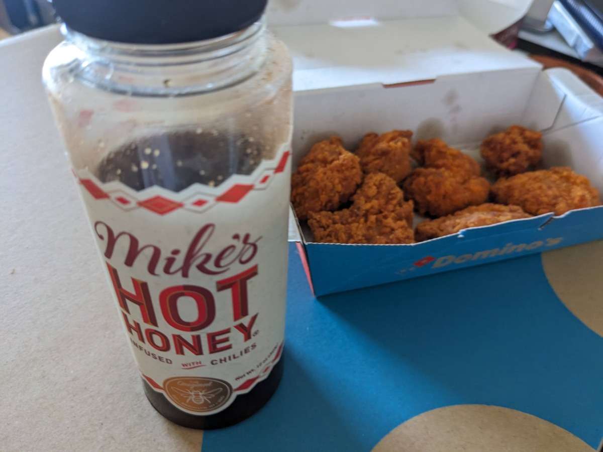 ドミノピザ「ジューシーからあげ」とホットハニー