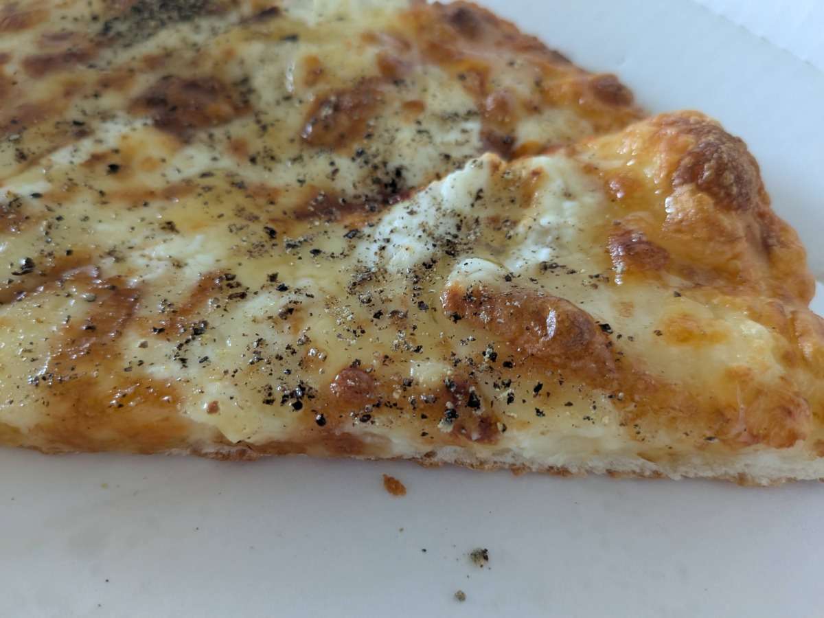 ピザーラ「チーズ＆ハニー」を横から